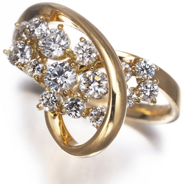Diamond 0.85Ct Ring 18K 750 Yellow Gold: Diamond 0.85Ct Ring 18K 750 Yellow Gold Yellow gold 18k ring features a natural diamond weighing 0.85ct, set in a sturdy design with a ring size of US6.5 and a base metal width of 14.4mm. The 2.1mm sh
