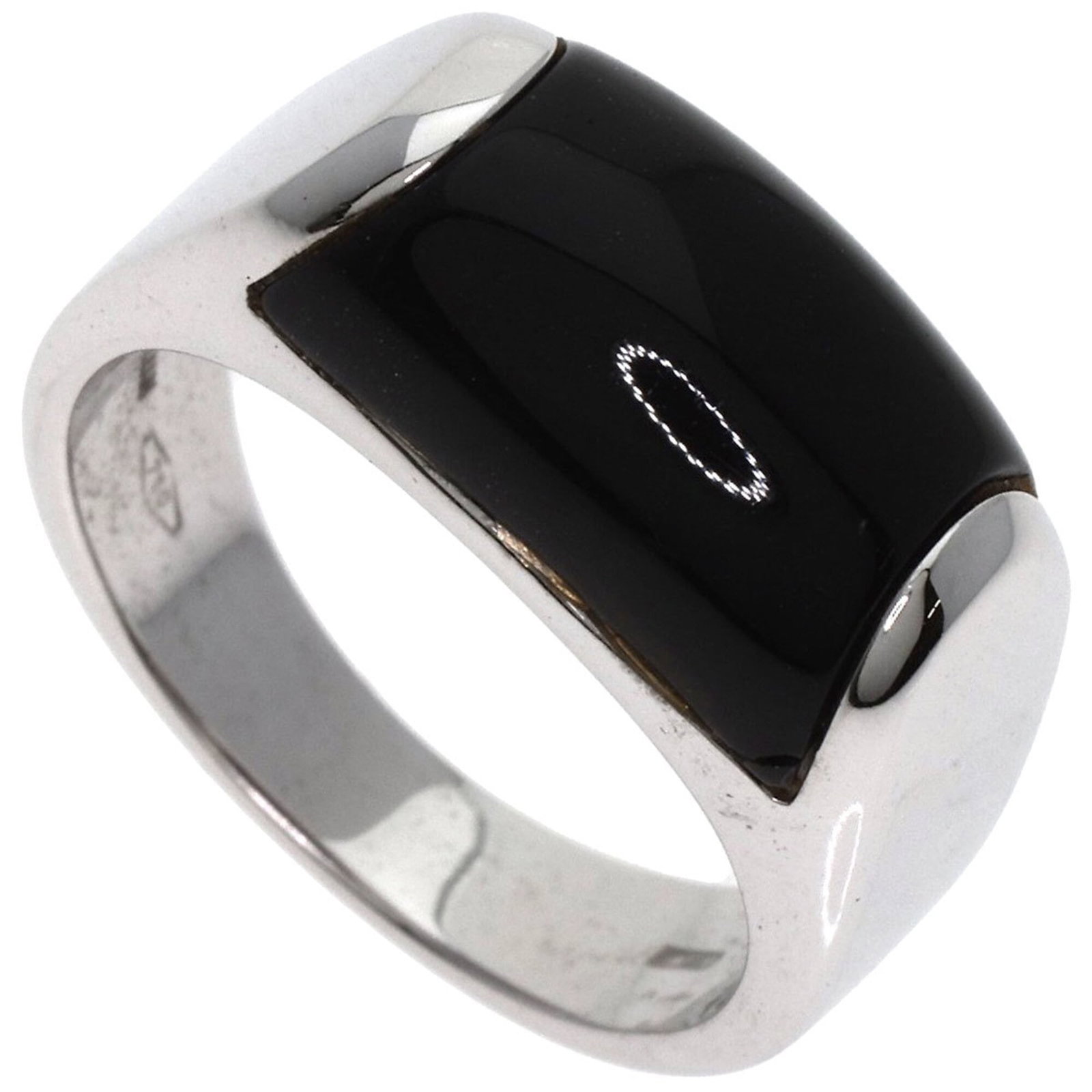 White Gold Bvlgari Ring Band: White Gold Bvlgari Ring Band White gold (18K) band ring from Bvlgari, featuring a sleek and modern design. This US size 5.5 ring showcases the luxurious material and elegant style that Bvlgari is know