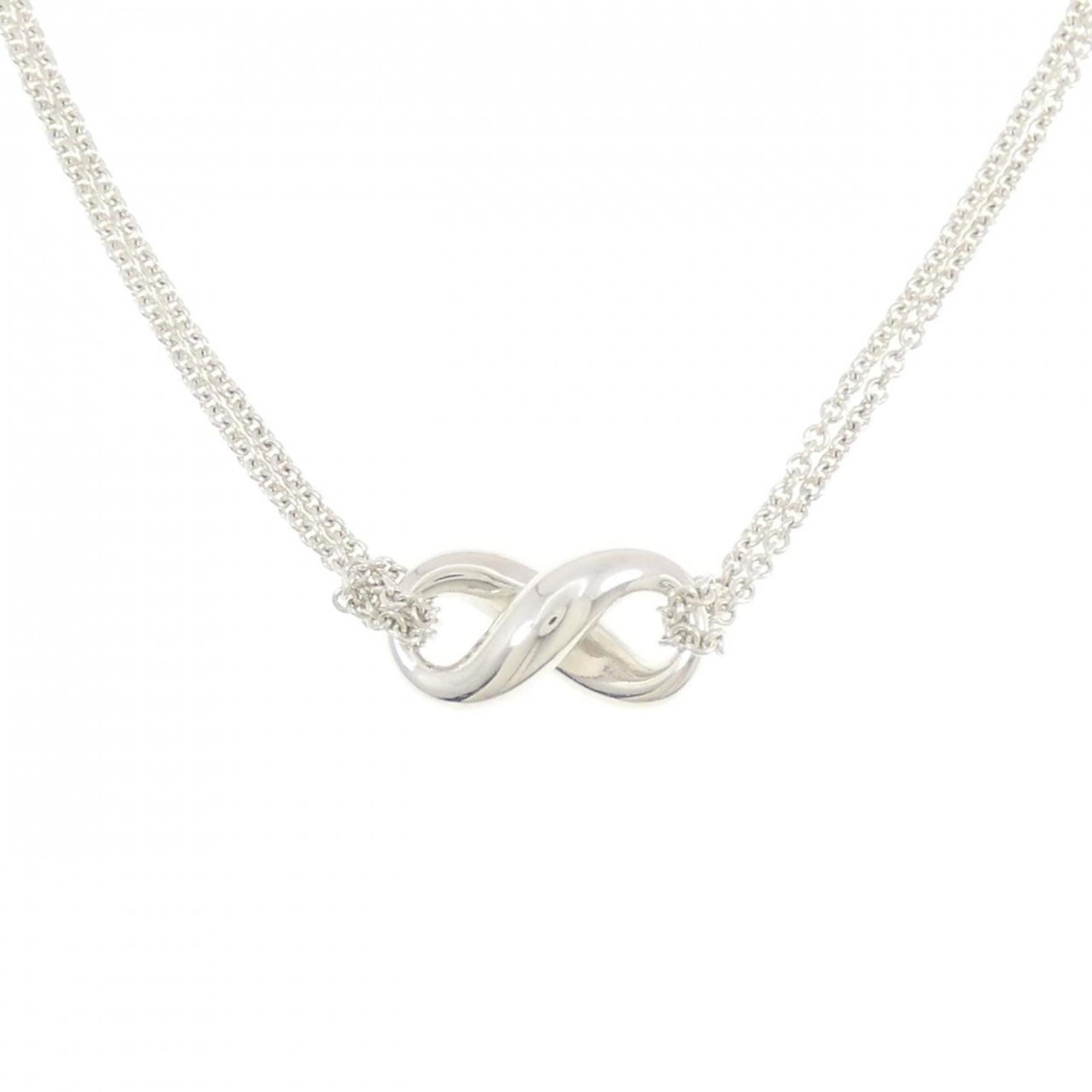 Tiffany Figure 8 Necklace: Tiffany Figure 8 Necklace The Tiffany Figure 8 Necklace boasts a sleek design with a silver 925 material, measuring 40 cm in circumference. This elegant pendant features a size of 9.1mm x 18.3mm and