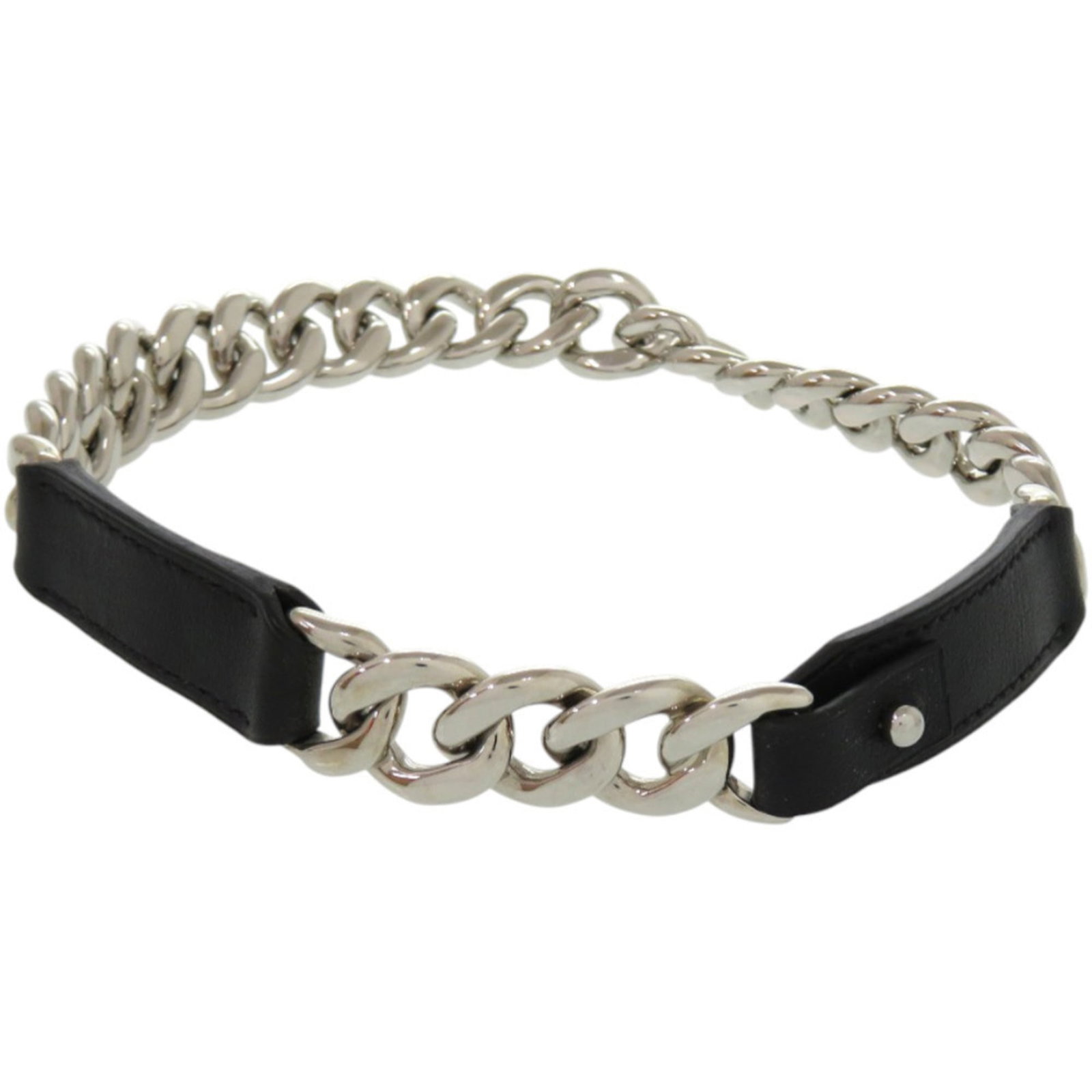 Hermes Herms Vau Barenia Black Metal Box Chain Necklace With Q Stamp Choker 0930: Hermes Herms Vau Barenia Black Metal Box Chain Necklace With Q Stamp Choker 0930 Barenia leather and black metal chain come together in this sleek box necklace, featuring the iconic Q stamp choker. Th