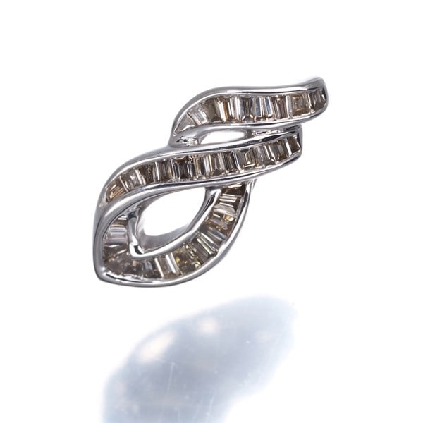 Brown Diamond 0.26 Tapered-Cut Pendant 18K 750 White Gold: Brown Diamond 0.26 Tapered-Cut Pendant 18K 750 White Gold The 0.26ct diamond pendant features a natural, tapered-cut brown diamond set in an 18k white gold setting, creating a striking design that