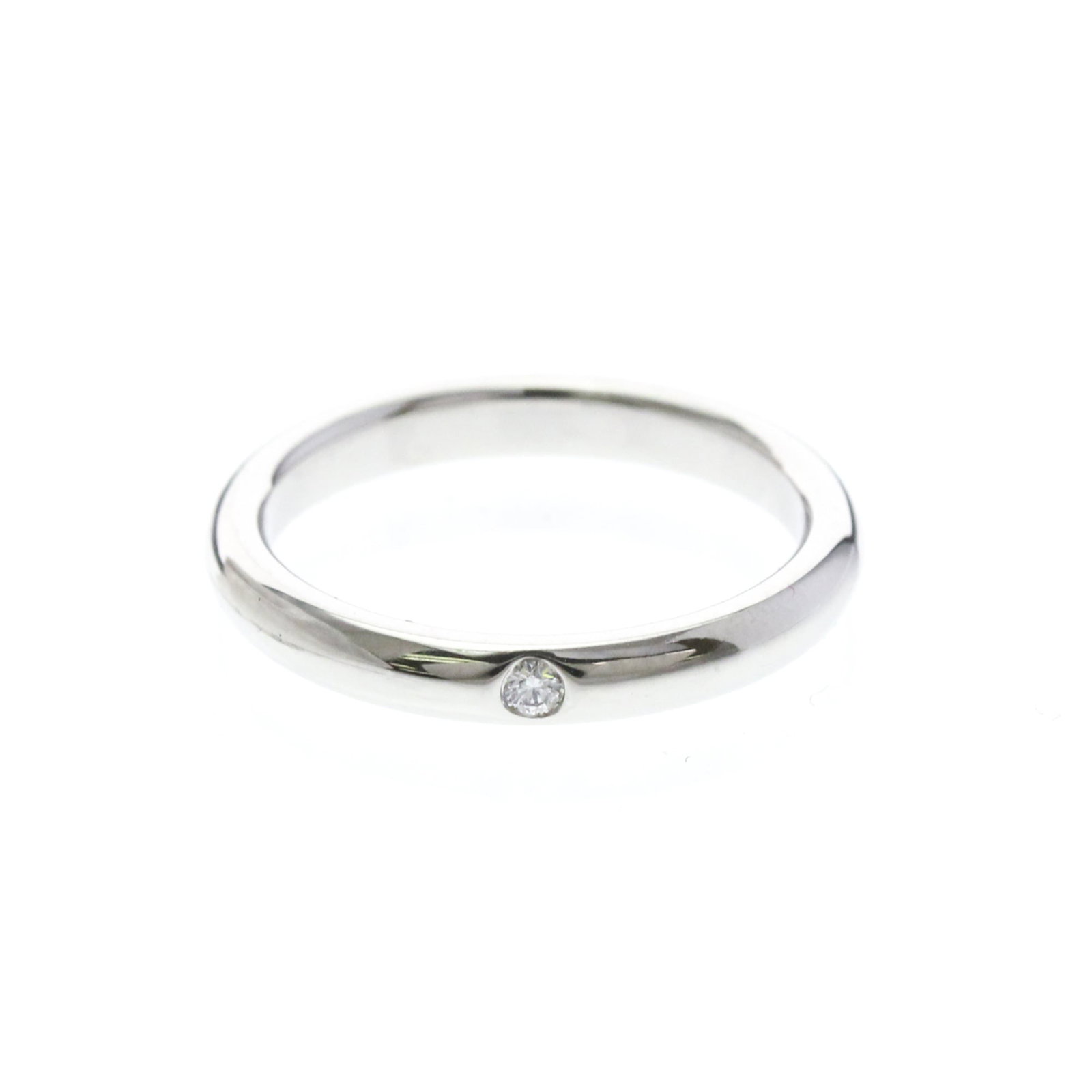 Tiffany ring band platinum: Tiffany ring band platinum Platinum band ring featuring a diamond, crafted from high-quality platinum metal with a purity of 950. This elegant stacking band measures US size 5.5 and boasts a slender w