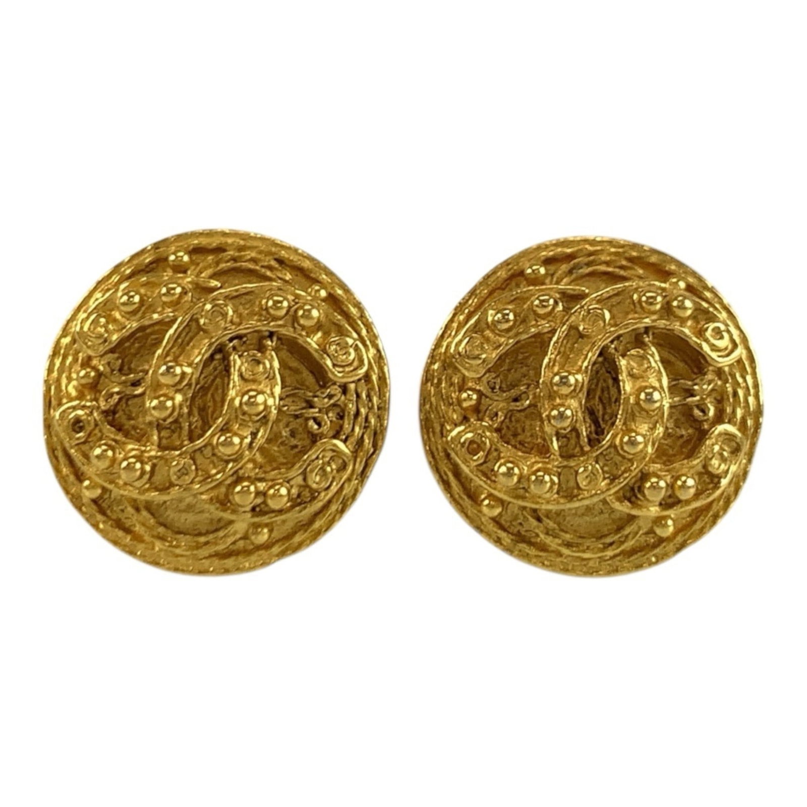 Chanel Clip Earrings Gold Plating: Chanel Clip Earrings Gold Plating Chanel Clip Earrings Gold Plating are crafted with gold plating, bearing the iconic French brand's signature style. Measuring 20mm x 20mm in size, these elegant earri