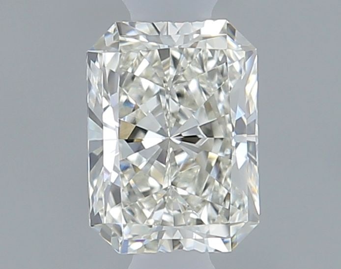 GIA Radiant 0.3ct I VVS2 - Loose Natural Diamond: GIA Radiant 0.3ct I VVS2 - Loose Natural Diamond GIA certification ensures the diamond's exceptional quality, with an I color grade indicating minimal yellow tint and a VVS2 clarity grade signifying n