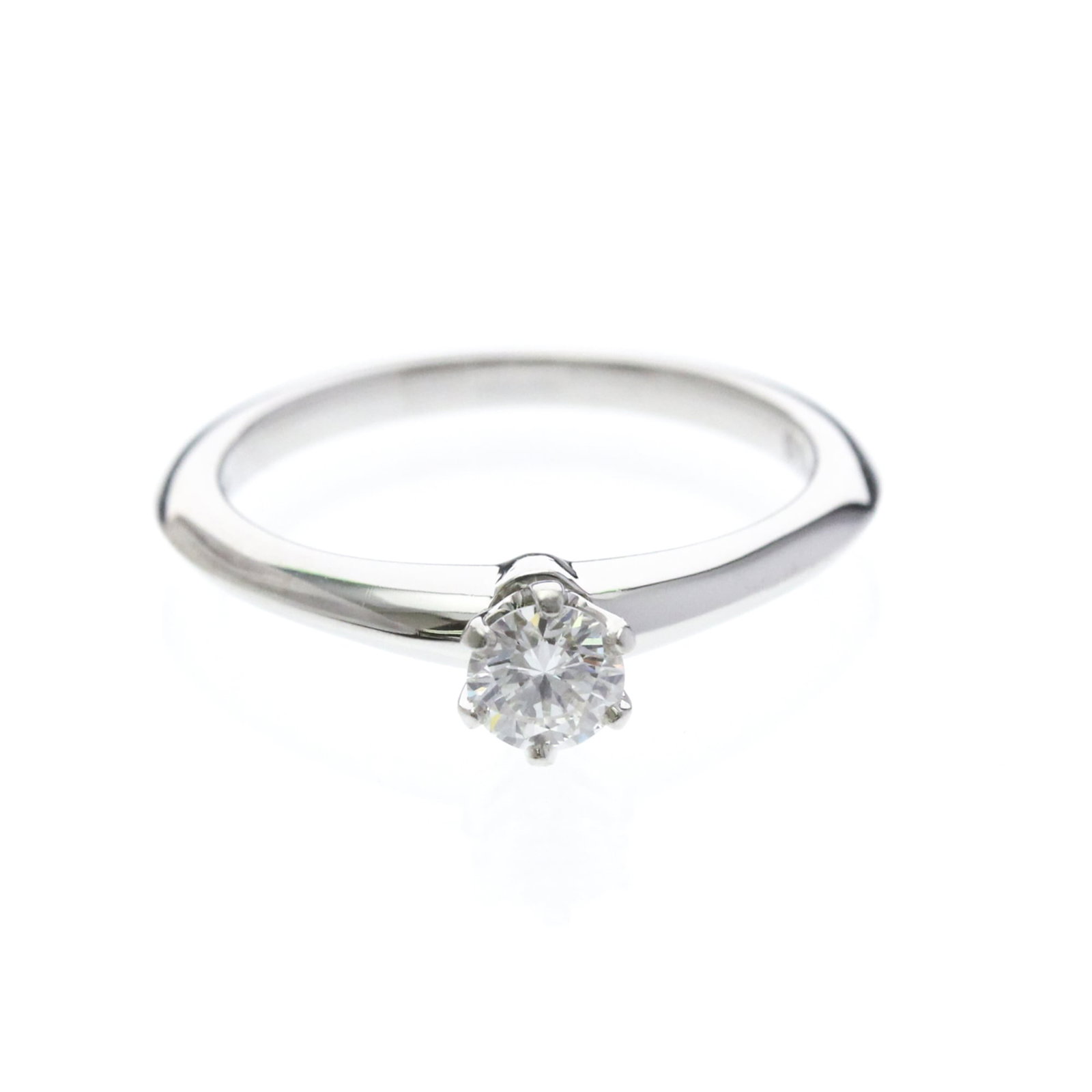 Tiffany ring band platinum: Tiffany ring band platinum Platinum band ring featuring a brilliant cut diamond in H color and IF clarity, set in a sturdy platinum band with a US size 5 fit. This elegant ring showcases the beauty of