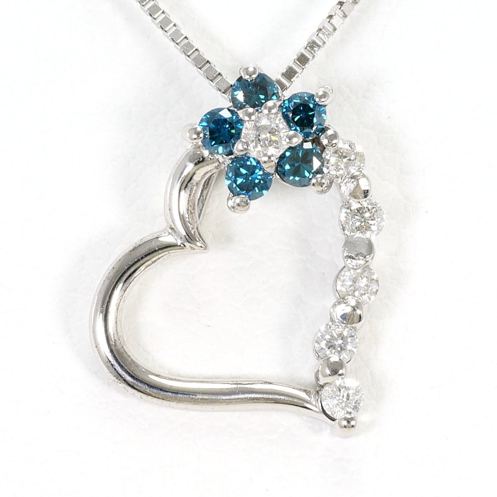 K14 14K White Gold (Wg) And K10 10K Necklace With Blue Diamond (0.19Ct) Total Weight 1.5G 40Cm Like: K14 14K White Gold (Wg) And K10 10K Necklace With Blue Diamond (0.19Ct) Total Weight 1.5G 40Cm Like 14K white gold and 10K white gold blend in this elegant necklace, featuring a stunning blue diamond 