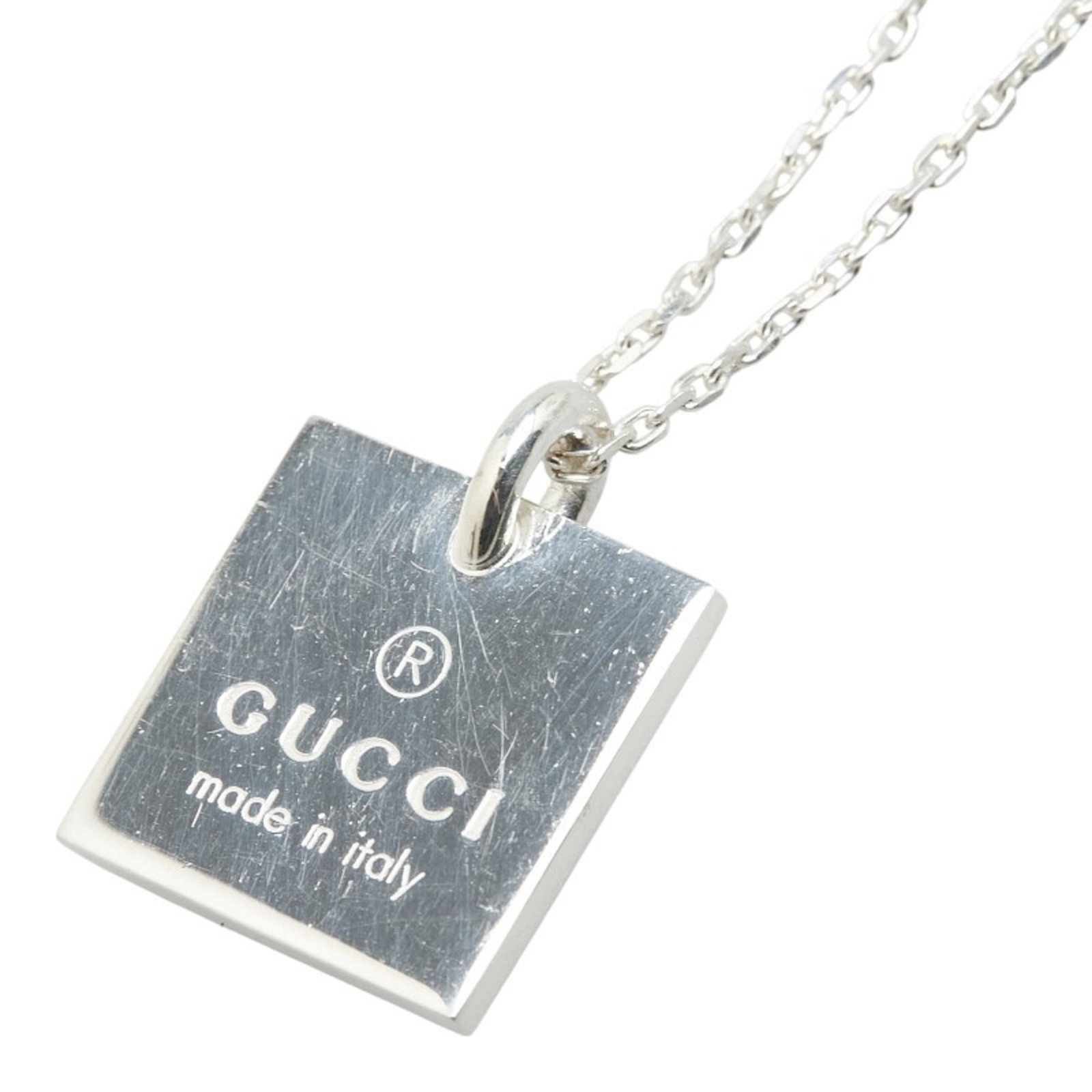 Women's Silver Necklace Square Plate Gucci: Women's Silver Necklace Square Plate Gucci Silver Square Plate Gucci Necklace, crafted from high-quality silver (925 metal purity) with a sleek design and precise dimensions (18mm x 18mm). This elegan