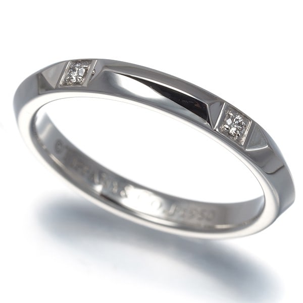 Ring Diamond 950 Platinum Us5.75-6 True: Ring Diamond 950 Platinum Us5.75-6 True Tiffany & Co.'s platinum ring features a stunning true diamond, set in a 950 platinum band with a comfortable US5.75-6 size and a slender 2.6mm width. This