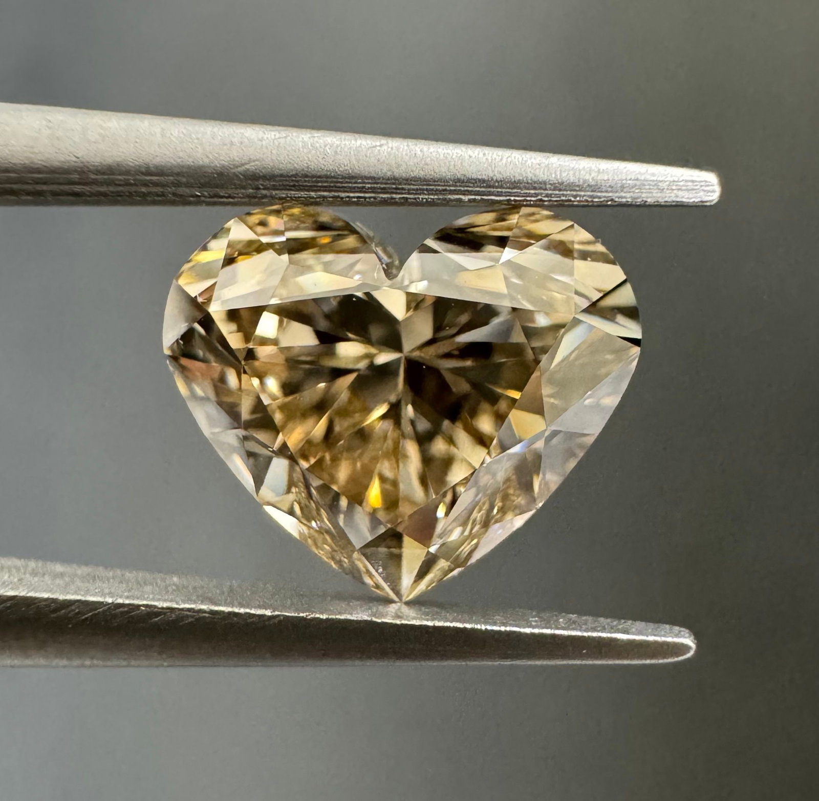 GIA Heart 1.5ct Fancy Brown VVS2 - Loose Natural Diamond: GIA Heart 1.5ct Fancy Brown VVS2 - Loose Natural Diamond GIA-certified, loose natural diamond with exceptional clarity and polish. This Fancy Brown VVS2 gemstone boasts a unique color and impressive s