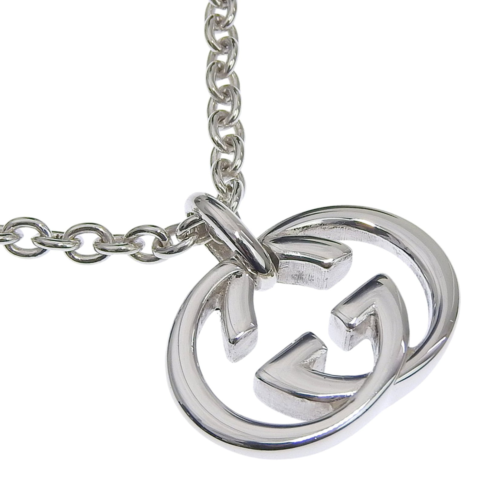 Gucci Interlocking G Necklace Sterling Silver 925 Approx. 26.4G Unisex: Gucci Interlocking G Necklace Sterling Silver 925 Approx. 26.4G Unisex Sterling silver Gucci interlocking G necklace with a 49.5 cm chain length, featuring a 25mm x 27mm pendant. Made from high-qualit