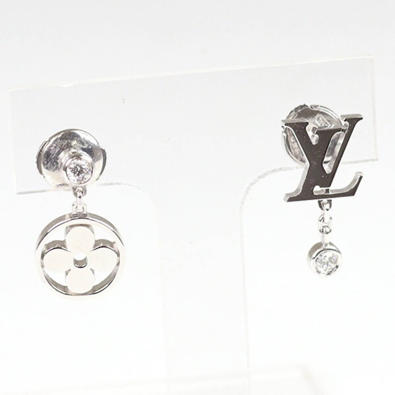 White Gold 18K Louis Vuitton Drop Earrings: White Gold 18K Louis Vuitton Drop Earrings White gold (18K) drop earrings from the iconic Louis Vuitton Monogram line, featuring a striking white gold setting and a diamond accent. The elegant design 