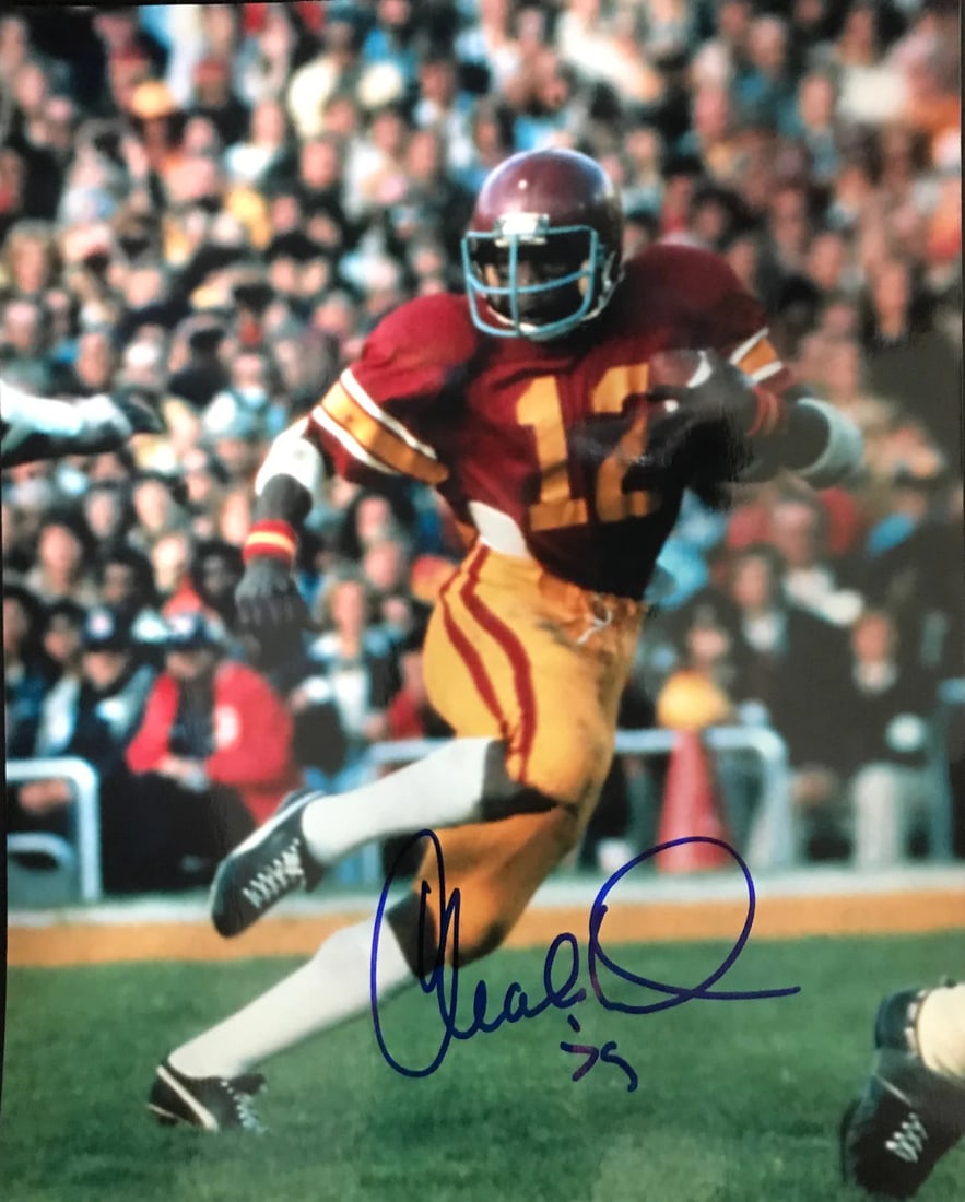 Charles White Autographed 8x10 Football Photo: Charles White Autographed 8x10 Football Photo Charles White's sharpie signature adds a touch of authenticity to this vintage football photo, capturing the essence of the legendary athlete. The 8x10 fo