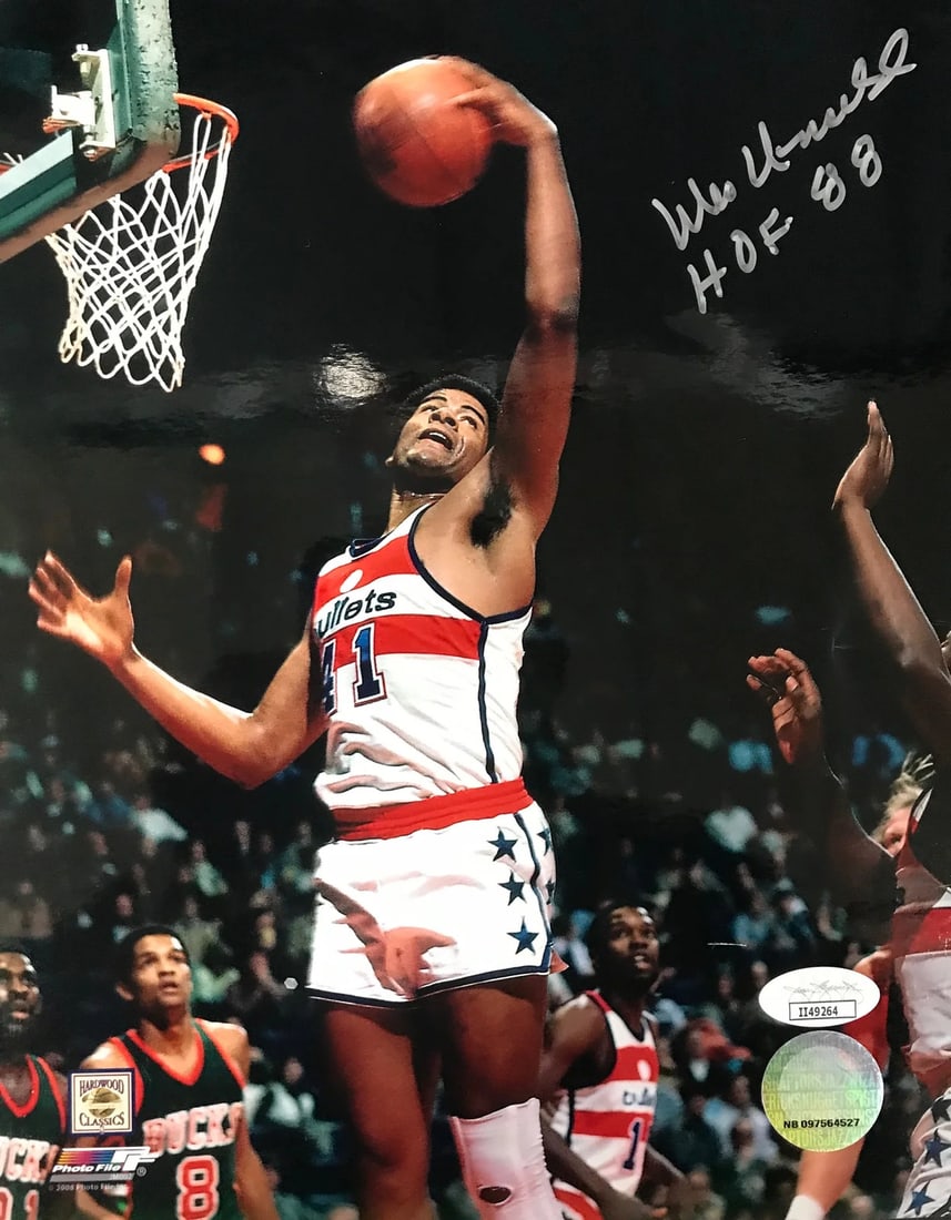 Wes Unseld Autographed Washington Bullets 8x10 Photo (JSA) (1 of 3)