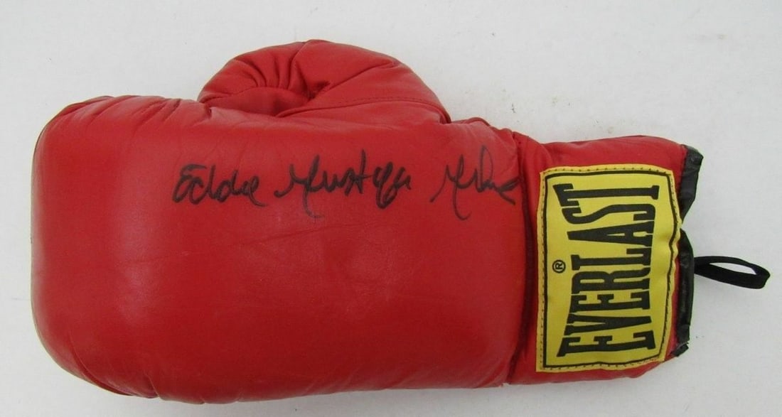 Eddie Mustafa Muhammad Signed Everlast Boxing Glove JSA 134512: Eddie Mustafa Muhammad Signed Everlast Boxing Glove JSA 134512 Item Specifics: Sport: Boxing Product: Glove Original/Reprint: Original Autograph Authentication: JSA Product Disclaimer: Not affiliated 