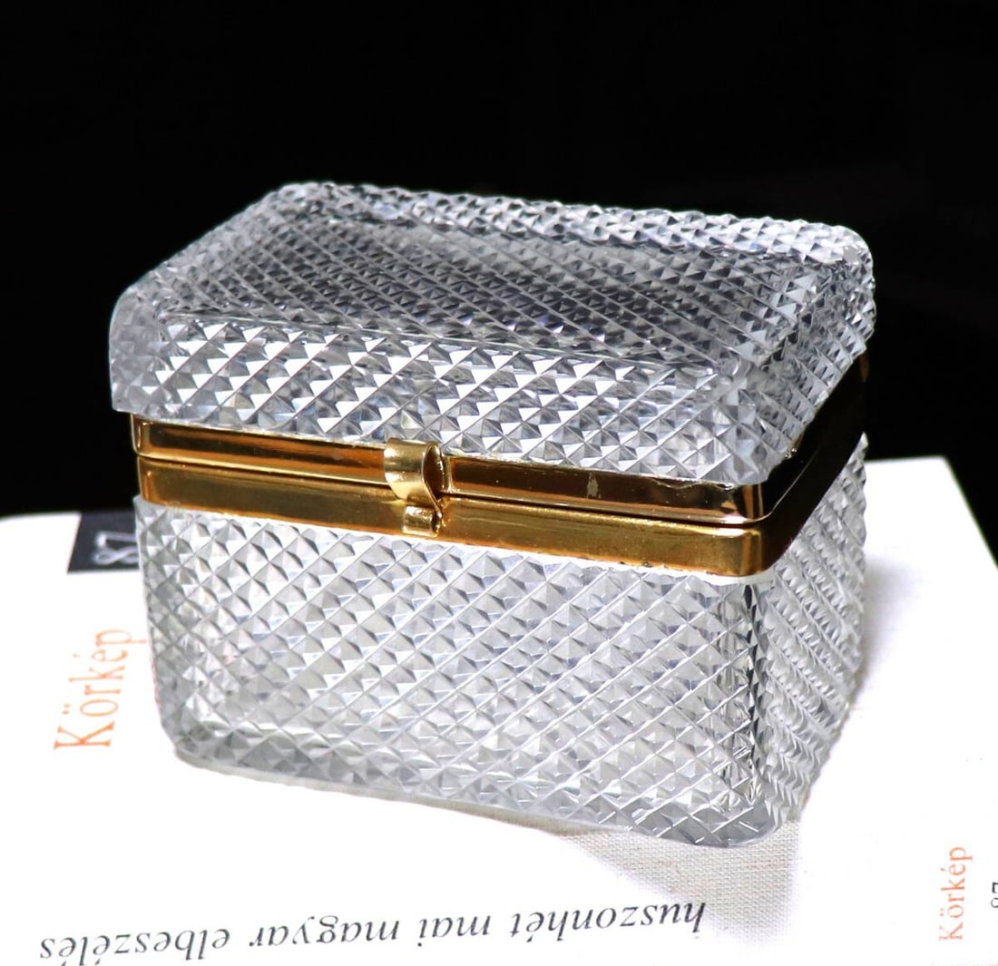 Old Baccarat Jewelry Box Diamant Pierie Luxury Decor Rare Antique Collectible: Old Baccarat Jewelry Box Diamant Pierie Luxury Decor Rare Antique Collectible Item Specifics: Origin: NA Antique: NA Signed By: NA Item Length: NA Vintage: NA Original/Licensed Reproduction: NA Item H