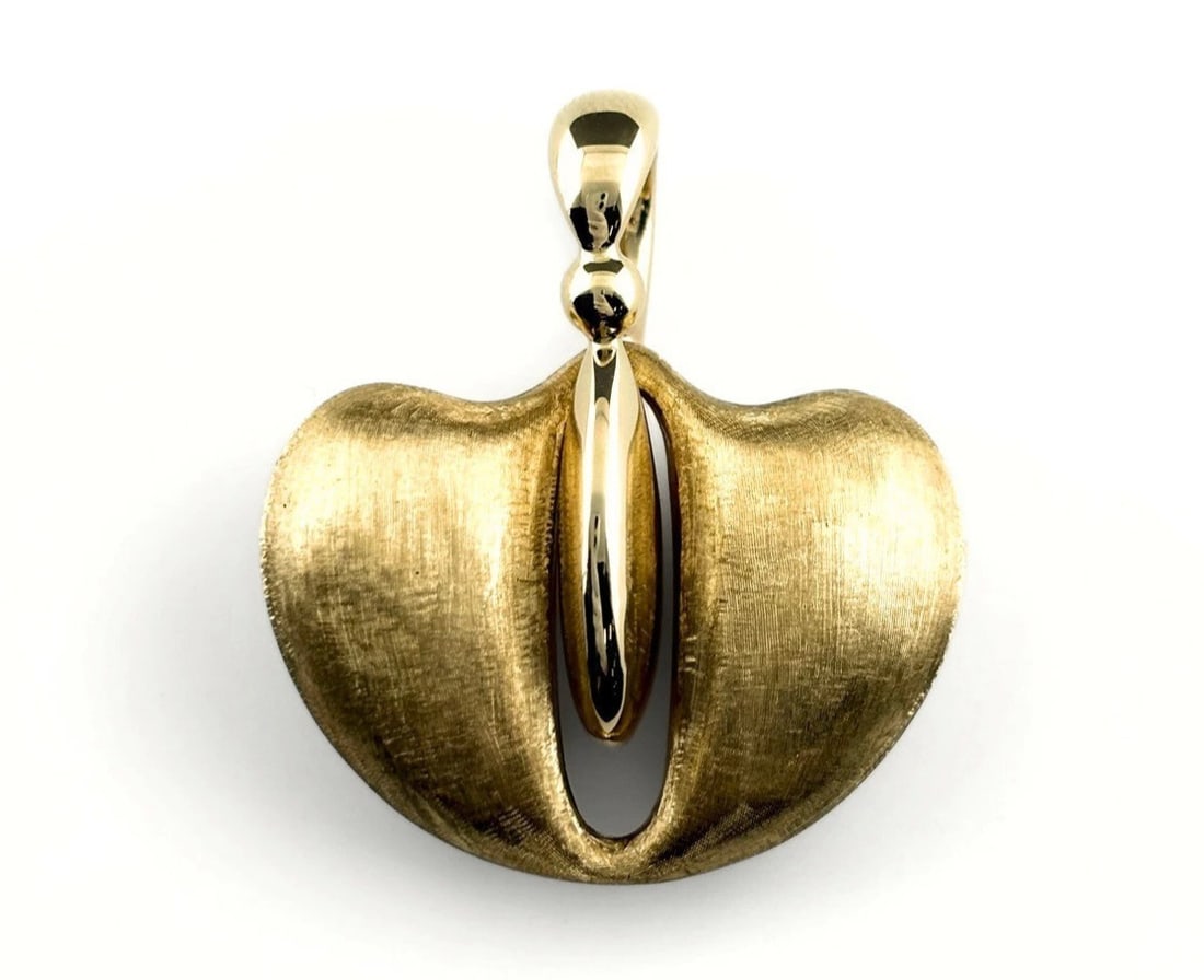 Nanis Italy 18k Yellow Gold Textured Unique Pendant Charm Necklace Top 9.9g: Nanis Italy 18k Yellow Gold Textured Unique Pendant Charm Necklace Top 9.9g Item Specifics: Occasion: Anniversary Birthday Christmas Engagement Mother"s Day Valentine"s Day Wedding Signed: Yes Color: 