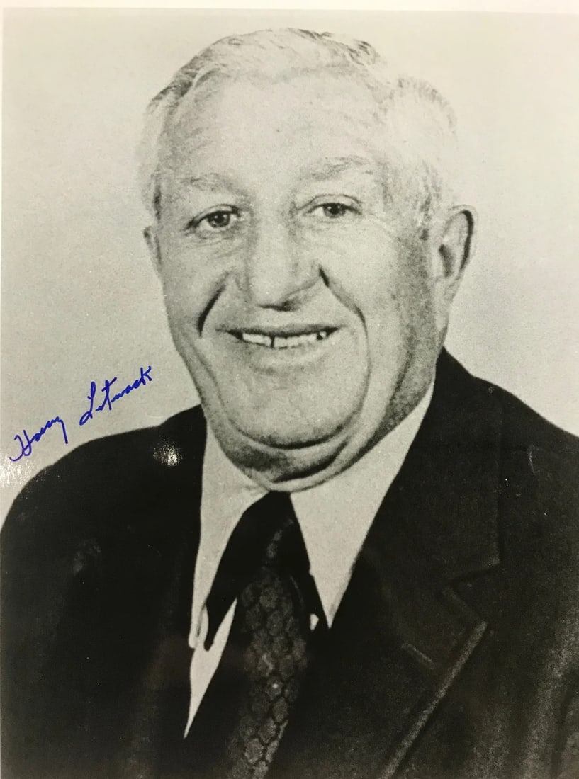 Harry Litwack Autographed 8x10 Black & White Basketball Photo: Harry Litwack Autographed 8x10 Black & White Basketball Photo Harry Litwack's black and white basketball photo, measuring 8x10 inches, bears his signature in blue sharpie across the front. This rare p