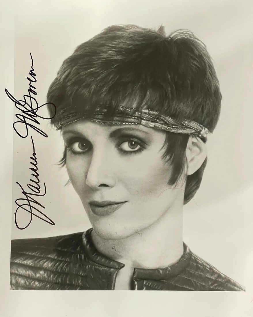Maureen McGovern Celebrity Autographed Photo 8x10: Maureen McGovern Celebrity Autographed Photo 8x10 Maureen McGovern's 8x10 celebrity photo bears her signature in black sharpie across the front. This unique piece captures a moment in time, bearing wi