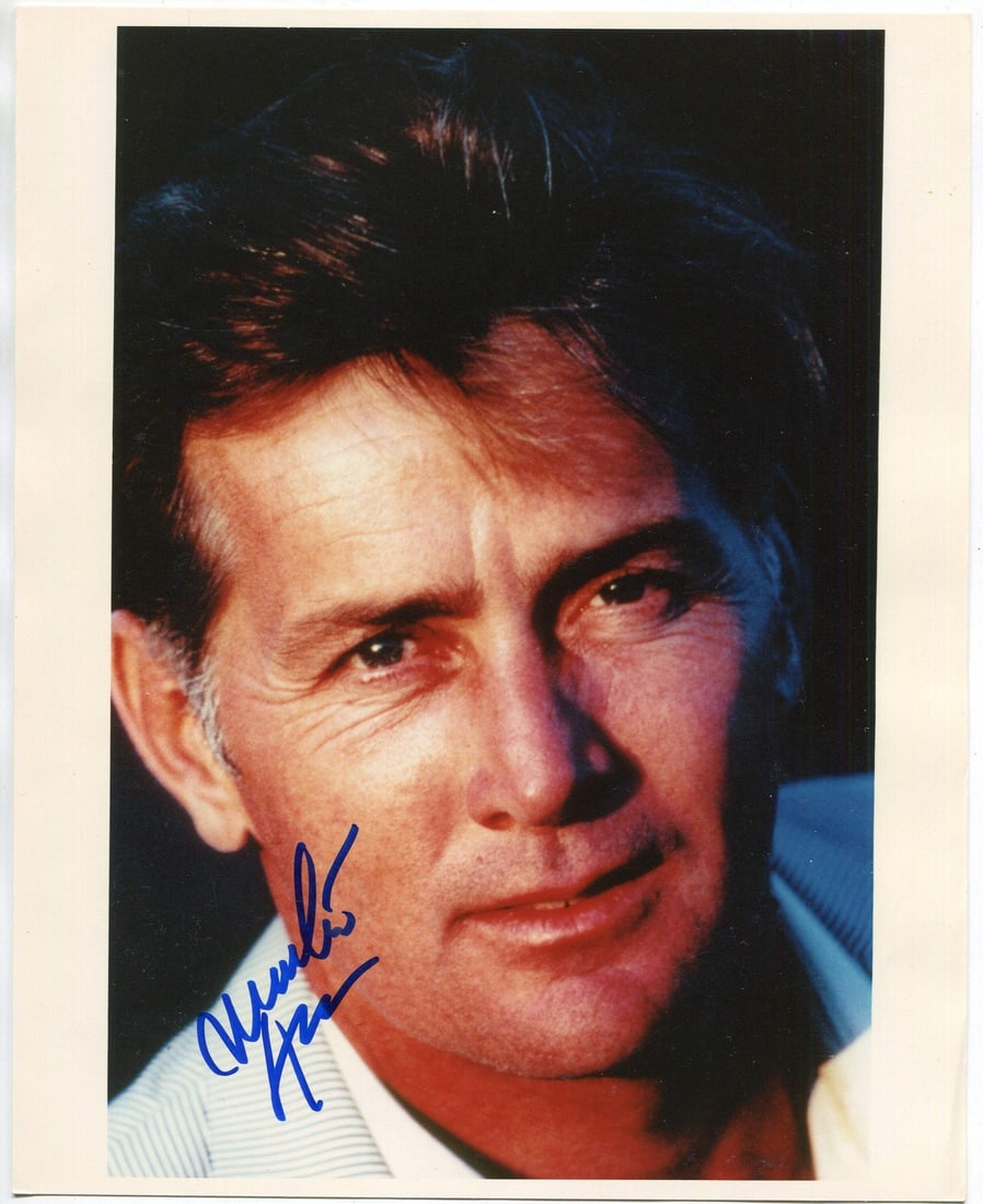 Martin Sheen Autographed 8x10 Photo: Martin Sheen Autographed 8x10 Photo Item Specifics: Photo is signed in blue sharpie Item is authenticated by Rich Altman's , and will be accompanied with a COA from . Product Disclaimer: Not affiliate