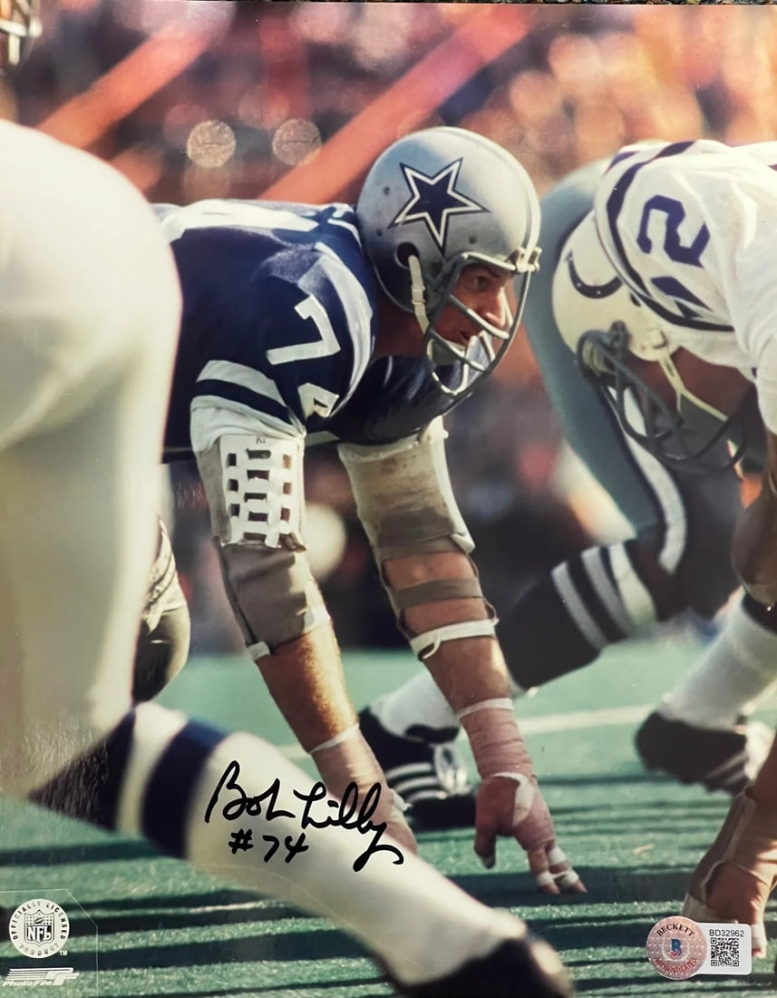 Bob Lilly Autographed 8x10 Footballo Photo (Beckett): Bob Lilly Autographed 8x10 Footballo Photo (Beckett) Bob Lilly's sharpie signature on the front of this 8x10 football photo bears his inscription "74". The item has been professionally graded by Becke