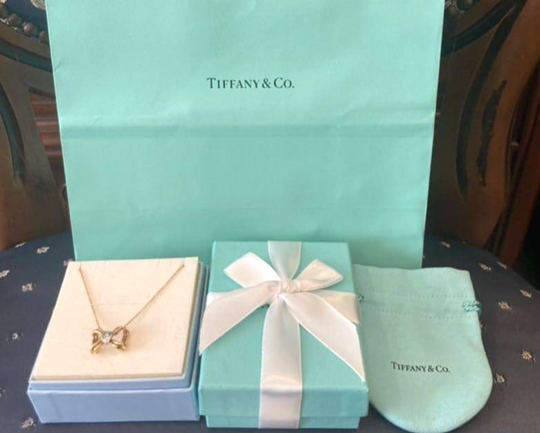Diamond Platinum 950 18k Gold Bow Ribbon Necklace with Tiffany Co Box Gift: Diamond Platinum 950 18k Gold Bow Ribbon Necklace with Tiffany Co Box Gift Item Specifics: Pendant Shape: Bow Closure: Spring Ring Occasion: Anniversary Birthday Christmas Engagement Graduation Mother