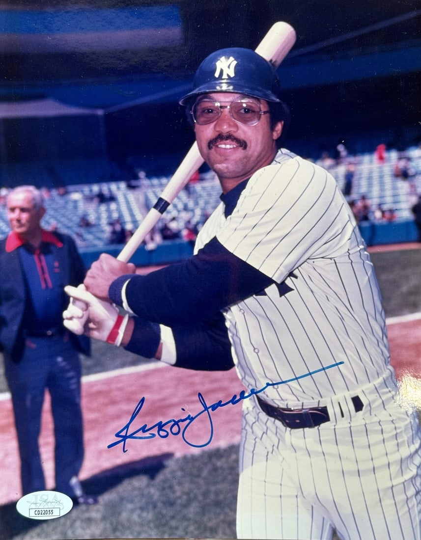 Reggie Jackson Autographed 8x10 Yankees Photo (JSA) (1 of 1)