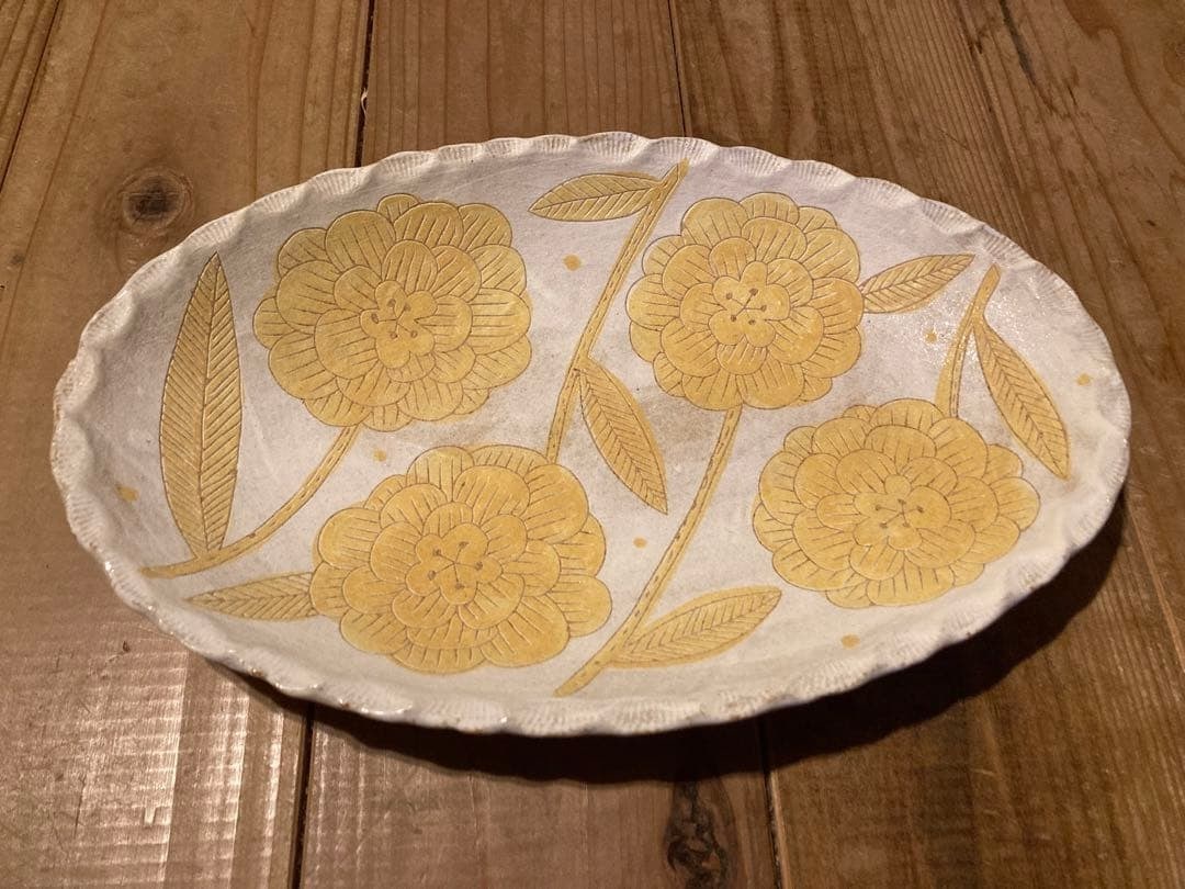 Makoto Kagoshima Oval Plate Hand Drawn Ceramic Artist Signed 10.2 x 6.2 in: Makoto Kagoshima Oval Plate Hand Drawn Ceramic Artist Signed 10.2 x 6.2 in Item Specifics: Number Of Items In Set: NA Antique: No Shape: Oval Occasion: All Occasions Number Of Place Settings: 1 Item L