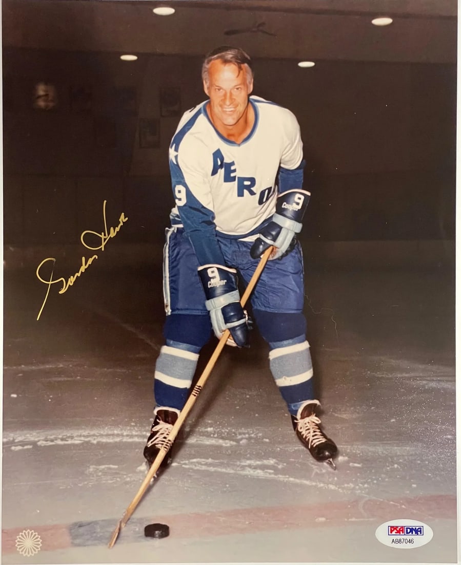 Gordie Howe Autographed 8x10 Photo Houston Aeros (PSA): Gordie Howe Autographed 8x10 Photo Houston Aeros (PSA) Gordie Howe's gold sharpie signature adorns the front of this 8x10 photo, making it a unique piece for hockey enthusiasts. The Houston Aeros are 