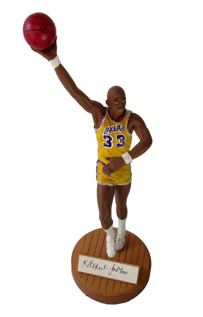 Kareem Abdul-Jabbar Lakers 1989 Gartlan Signed Figurine 1508/ 1989 w/ Box 205057: Kareem Abdul-Jabbar Lakers 1989 Gartlan Signed Figurine 1508/ 1989 w/ Box 205057 Signed by Kareem Abdul-Jabbar, this 1989 Gartlan figurine commemorates his time with the Los Angeles Lakers. The item c