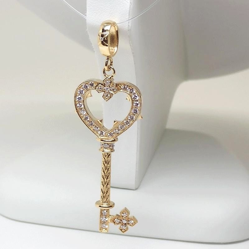 Loree Rodkin Medium Gothic Princess Heart Key Diamond 18k Gold Pendant Charm: Loree Rodkin Medium Gothic Princess Heart Key Diamond 18k Gold Pendant Charm Item Specifics: Pendant Shape: Key Occasion: Anniversary Birthday Christening Christmas Confirmation/Communion Engagement F