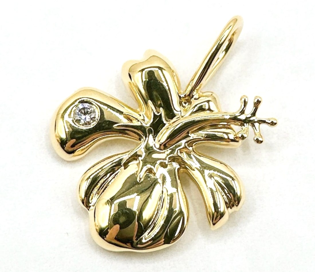 Harry Winston Hawaiian Diamond Hibiscus Flower 18k Yellow Gold Pendant Charm: Harry Winston Hawaiian Diamond Hibiscus Flower 18k Yellow Gold Pendant Charm Item Specifics: Pendant Shape: Flower Number Of Diamonds: 1 Main Stone Creation: Natural Occasion: Anniversary Birthday Chr