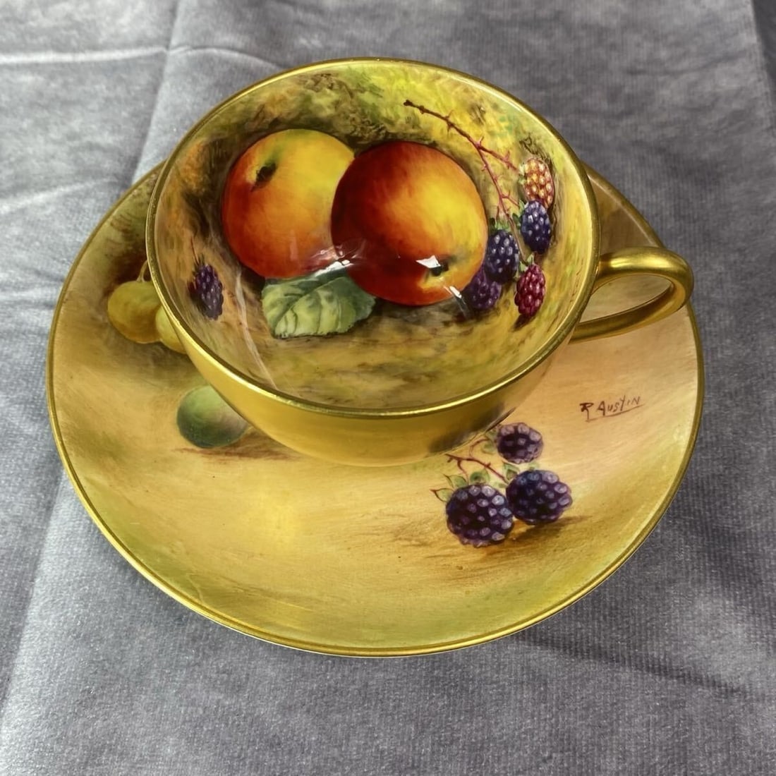 19thC Royal Worcester Painted Fruit Ribbon Cup Saucer Gilt Antique China: 19thC Royal Worcester Painted Fruit Ribbon Cup Saucer Gilt Antique China Item Specifics: Origin: NA Number Of Items In Set: NA Shape: NA Signed By: NA Occasion: NA Keeps Cold For: NA Vintage: NA Keeps