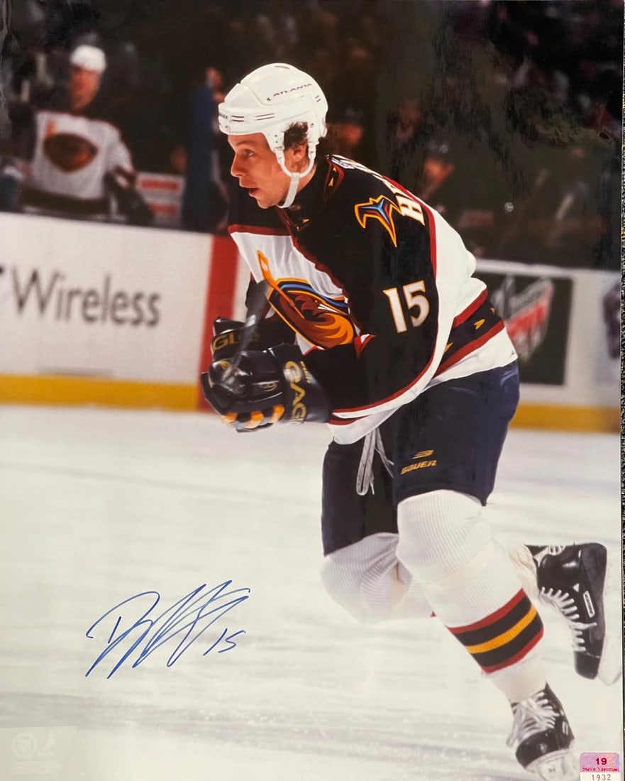 Hockey Photo Hockey 16x20 Atlanta Autographed By Heatley Dan: Hockey Photo Hockey 16x20 Atlanta Autographed By Heatley Dan Dan Heatley's signature in blue sharpie adorns the front of this 16x20 hockey photo, making it a unique piece for hockey fans. The photo me