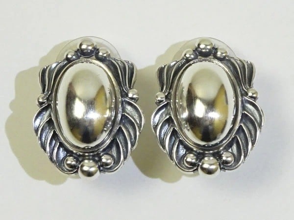 Georg Jensen 2025 Heritage Year Clip-on Earring Sterling Silver w/ Original Box: Georg Jensen 2025 Heritage Year Clip-on Earring Sterling Silver w/ Original Box Item Specifics: Brand: Georg Jensen Type: Earrings Closure: Clip Metal Purity: 925 Color: Silver Style: earring Base Met