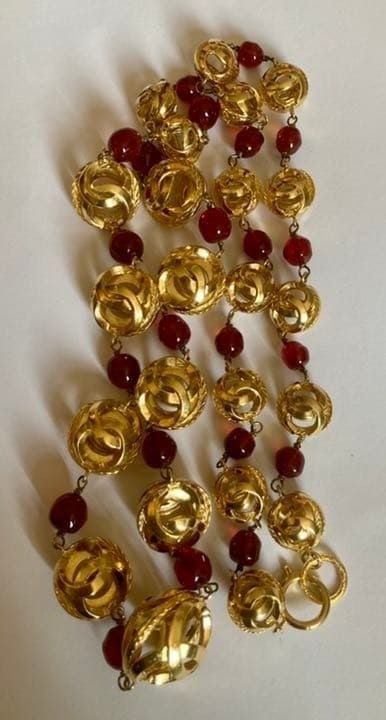 Rare Vintage Chanel Coco Long 44.4 inches in Mark Red Chain Gripoix Necklace CC: Rare Vintage Chanel Coco Long 44.4 inches in Mark Red Chain Gripoix Necklace CC Item Specifics: Brand: CHANEL Type: Necklace Color: Gold Style: Pendant Main Stone Color: Red Material: Metal Main Stone