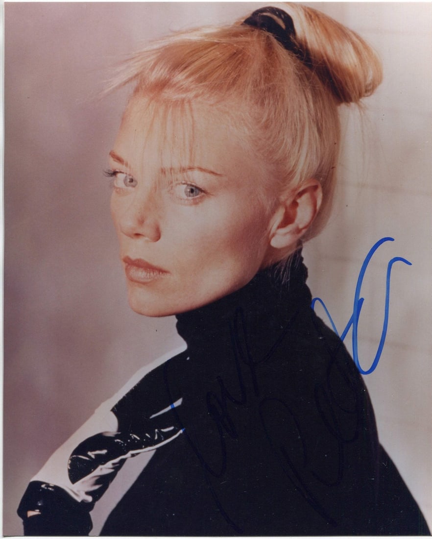 Peta Wilson Autographed 8x10 Photo: Peta Wilson Autographed 8x10 Photo Item Specifics: Photo is signed in blue sharpie Item is authenticated by Rich Altman's , and will be accompanied with a COA from . Product Disclaimer: Not affiliated