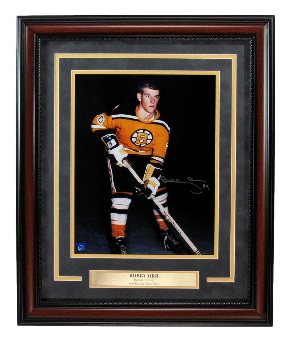 Bobby Orr HOF Signed/ Auto 11x14 Photo Boston Bruins Framed GNR 189233: Bobby Orr HOF Signed/ Auto 11x14 Photo Boston Bruins Framed GNR 189233 Bobby Orr's iconic 11x14 photo, signed by the hockey legend himself, is presented in a beautifully framed GNR (Game-Used Memorabi