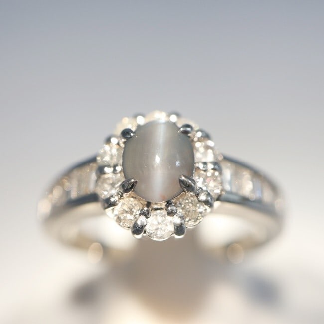 Diamond Alexandrite Flower Ring 0.41ct 0.57ct Rare Pt900 Free Shipping: Diamond Alexandrite Flower Ring 0.41ct 0.57ct Rare Pt900 Free Shipping Item Specifics: Color: Ash green Sizable: No Metal: Platinum Secondary Stone: Diamond Main Stone: Alexandrite Ring Size: 5.25 Per