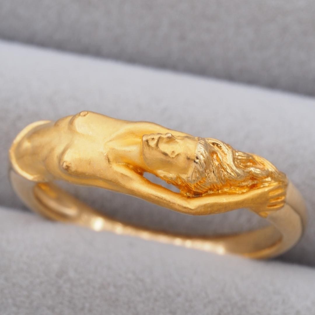 Female figure goddess ring gold band 18k yellow US 7 EU 54: Female figure goddess ring gold band 18k yellow US 7 EU 54 Item Specifics: Shape: Goddess Occasion: Anniversary Birthday Christening Christmas Engagement Graduation Mother"s Day Valentine"s Day