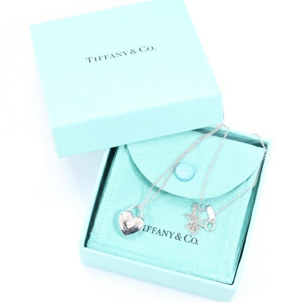 Tiffany Co Sentimental Heart 3 Diamonds 18k White Gold Necklace Pendant Box Gift for sentimental: Tiffany Co Sentimental Heart 3 Diamonds 18k White Gold Necklace Pendant Box Gift for sentimental Item Specifics: Pendant Shape: Heart Number Of Diamonds: 3 Closure: Spring Ring Occasion: Anniversary B