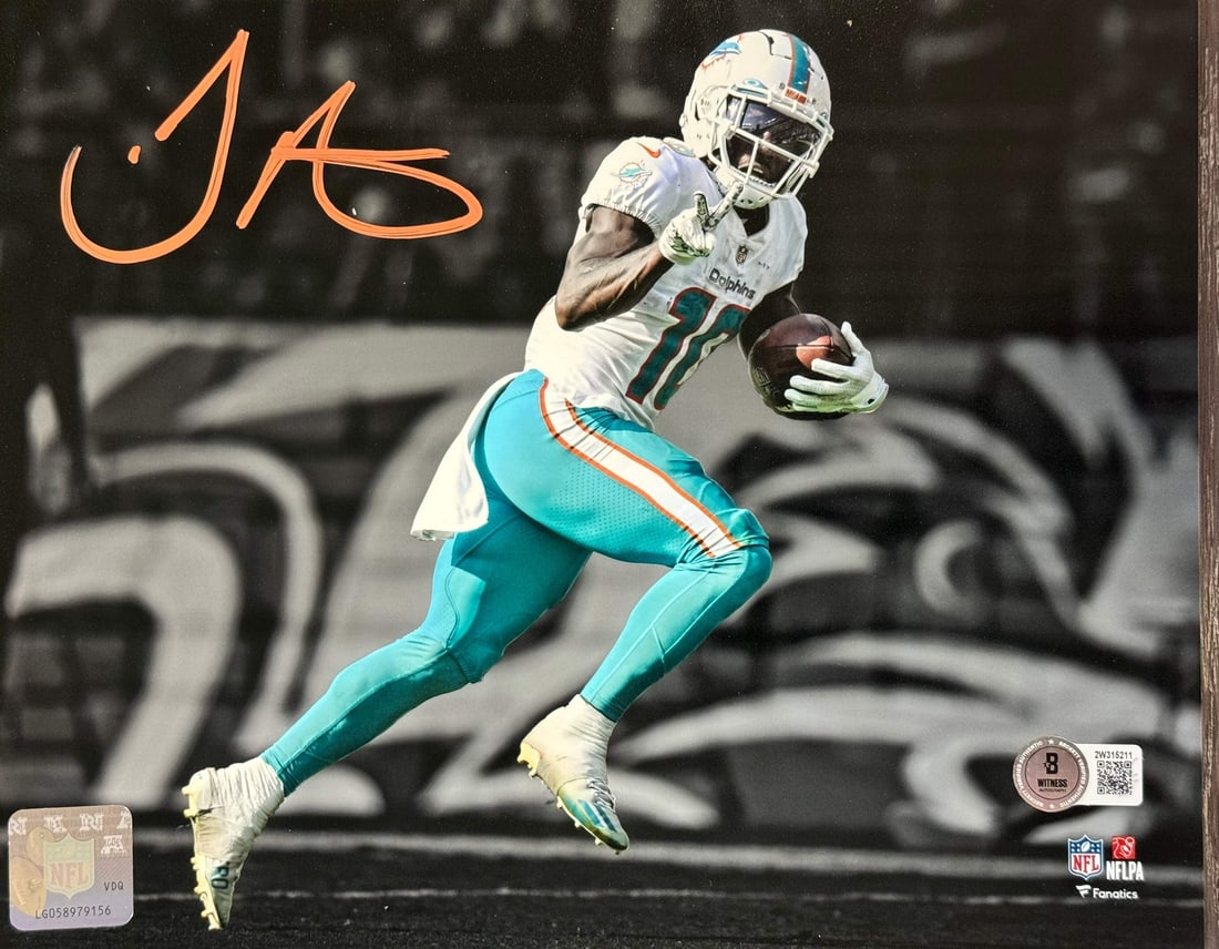 Hill Tyreek Autographed Dolphins Photo 8x10 Beckett: Hill Tyreek Autographed Dolphins Photo 8x10 Beckett Tyreek Hill's vibrant orange signature adds a pop of personality to this 8x10 photo, capturing the speed and agility that made him a standout player