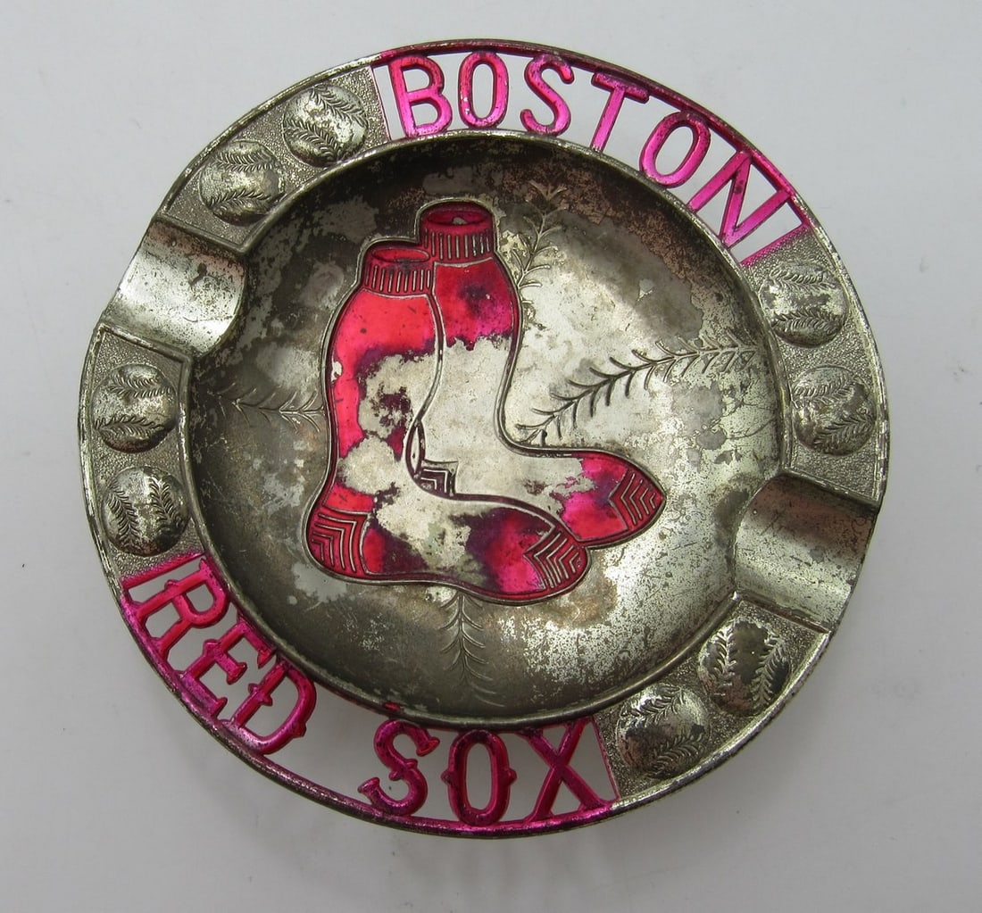 Vintage Boston Red Sox Ashtray Made in Japan Pot Metal 209095: Vintage Boston Red Sox Ashtray Made in Japan Pot Metal 209095 Made in Japan, this vintage Boston Red Sox ashtray boasts a unique pot metal design. Officially licensed by the team, it showcases the ico