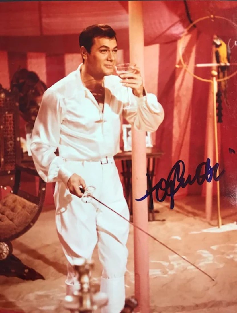 Curtis Tony Autographed Photo Celebrity 8x10: Curtis Tony Autographed Photo Celebrity 8x10 Tony Curtis' blue sharpie signature adds a touch of Hollywood glamour to this 8x10 celebrity photo. The iconic actor's image, captured in black and white,