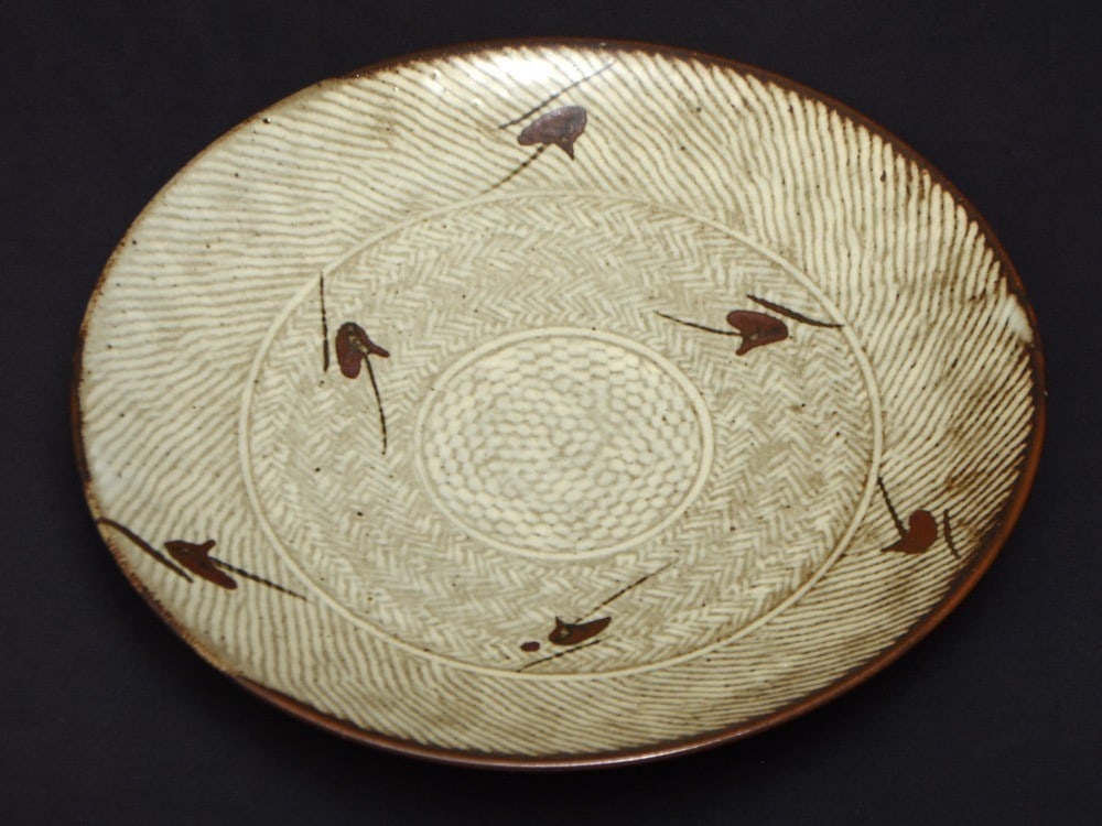 Mashiko Jomon Pottery Art Living Plate Inlay Treasure National Tatsuzo Shimaoka: Mashiko Jomon Pottery Art Living Plate Inlay Treasure National Tatsuzo Shimaoka Item Specifics: Primary Material: Porcelain & Pottery Color: Brown Beige Original/Reproduction: Antique Original Region 