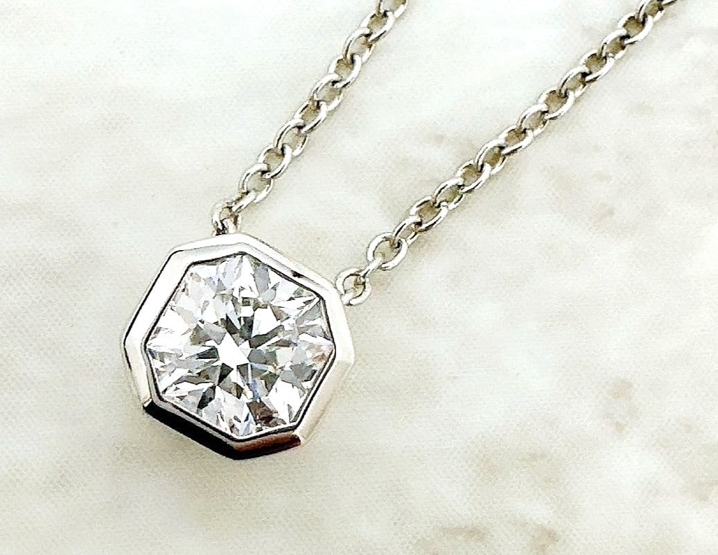 Tiffany & Co Lucida Diamond Bezel Set Platinum 950 Octagon Pendant Necklace: Tiffany & Co Lucida Diamond Bezel Set Platinum 950 Octagon Pendant Necklace Item Specifics: Pendant Shape: Octagon Closure: Spring Ring Occasion: Anniversary Birthday Christening Christmas Confirmatio
