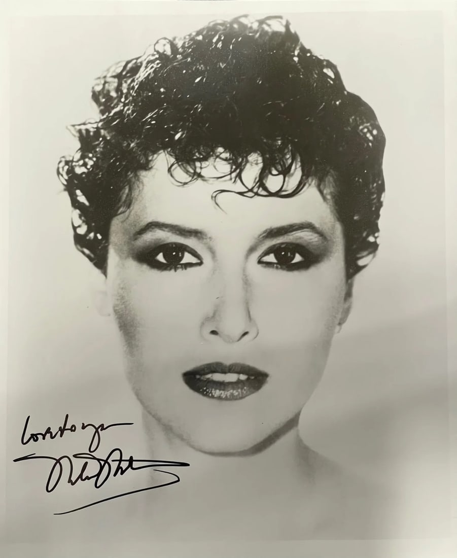 Manchester Melissa Autographed 8x10 Photo: Manchester Melissa Autographed 8x10 Photo Melissa Manchester's 8x10 photo bears her signature in black sharpie across the front, accompanied by the heartfelt inscription "Love to You". This unique pie
