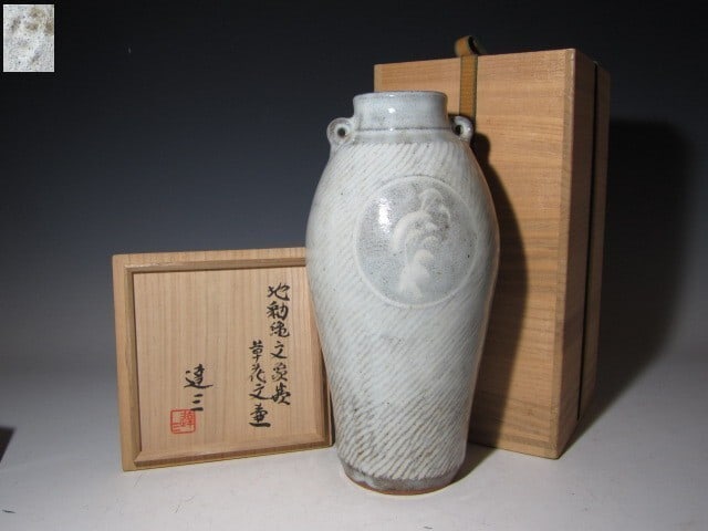 Jomon Inlay Large Japanese Pottery Art Tastuzou Shimaoka Floral Mashiko Vase: Jomon Inlay Large Japanese Pottery Art Tastuzou Shimaoka Floral Mashiko Vase Item Specifics: Origin: Mashiko Japan Signed By: Tatsuzou Shimaoka Signed: Yes Color: Multicolor Material: Ceramic Subject: