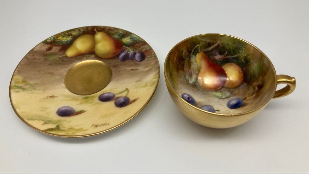 Royal Worcester Antique 22k Gold Collectible Hand Painted Fruit Cup Saucer: Royal Worcester Antique 22k Gold Collectible Hand Painted Fruit Cup Saucer Item Specifics: Origin: NA Number Of Items In Set: NA Shape: NA Signed By: NA Occasion: NA Keeps Cold For: NA Vintage: NA Kee