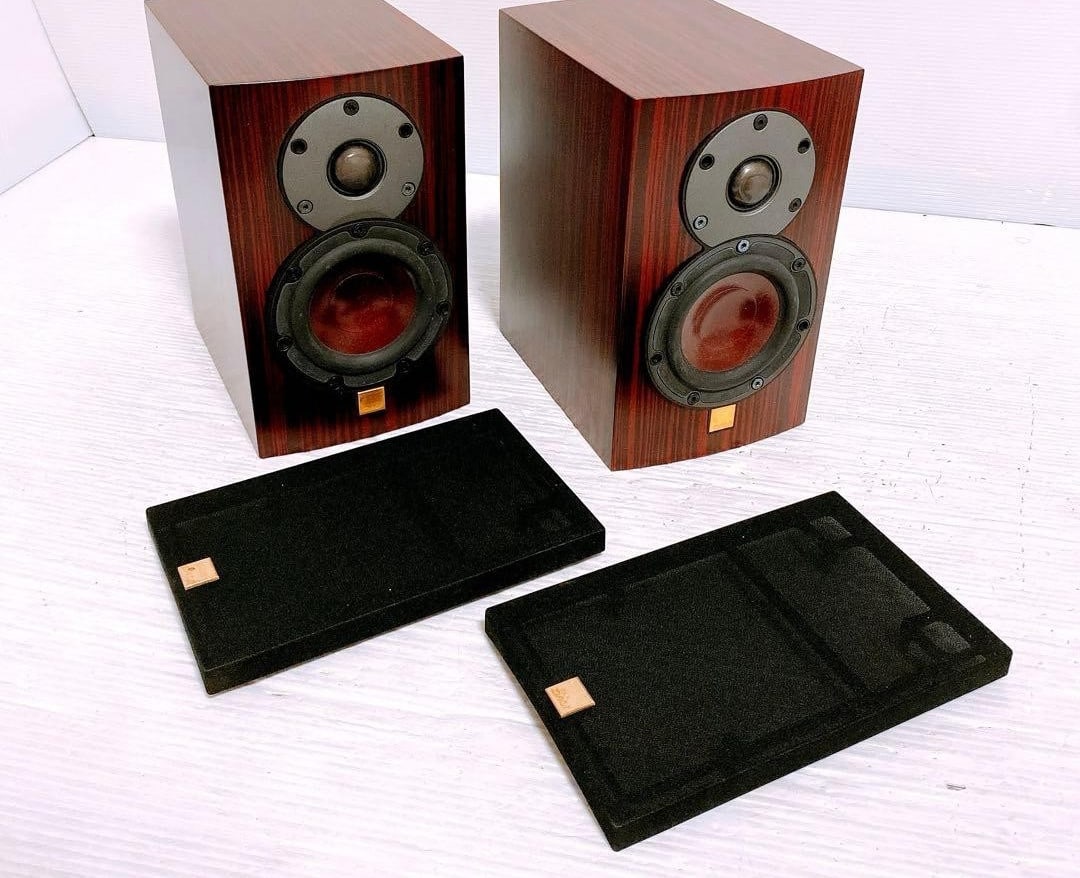 DALI MENTOR MENUET SE Pair 30th Anniversary Model Bookshelf Speakers Working: DALI MENTOR MENUET SE Pair 30th Anniversary Model Bookshelf Speakers Working Item Specifics: Shape: NA System Configuration: NA Band: NA Item Length: NA Smart Home Compatibility: NA Audio Inputs: NA I