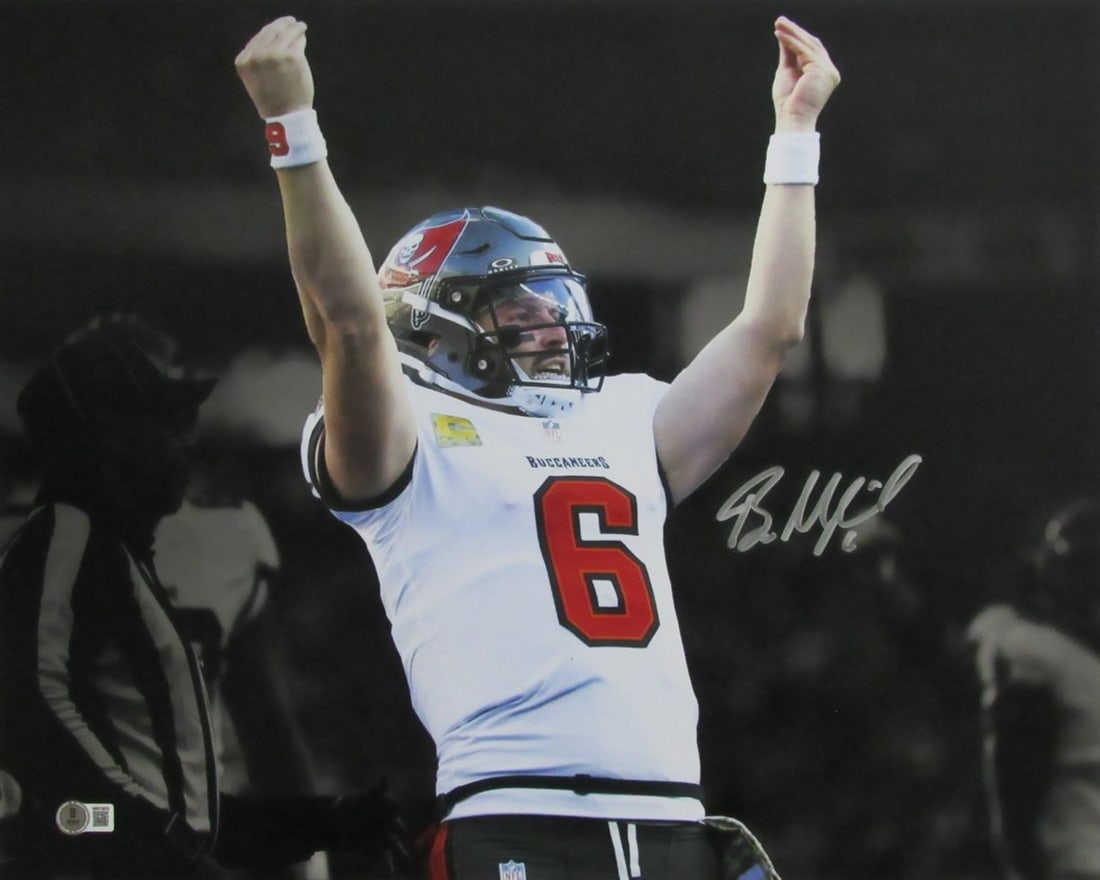Baker Mayfield Tampa Bay Buccaneers Signed/ Autographed 16x20 Photo Beckett 01585: Baker Mayfield Tampa Bay Buccaneers Signed/ Autographed 16x20 Photo Beckett 01585 Baker Mayfield's signature shines bright on this 16x20 photo, bearing the mark of Beckett Authentication Services for 